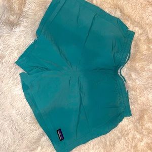 teal patagonia baggie shorts in size womens small